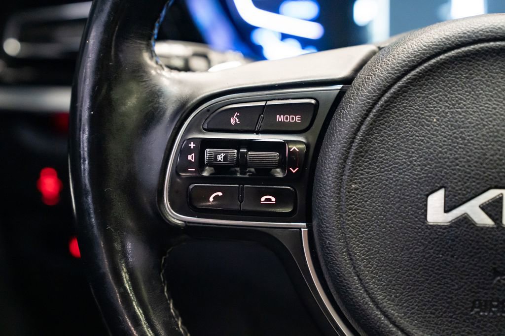 Used 2022 Kia Niro EX Premium FWD image 16