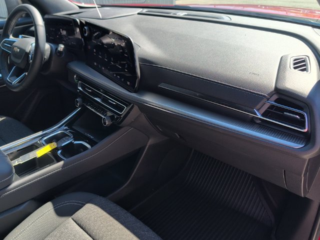 Used 2025 Chevrolet Traverse LT w/ Driver Confidence Package FWD image 32
