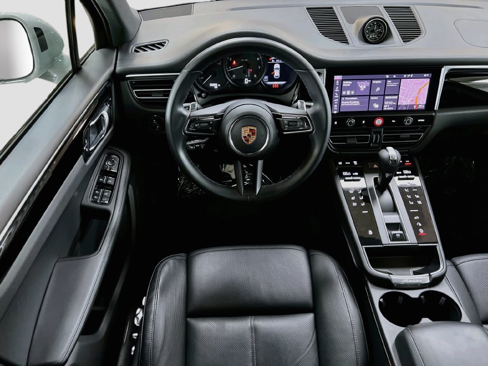Certified 2024 Porsche Macan AWD/4WD image 24