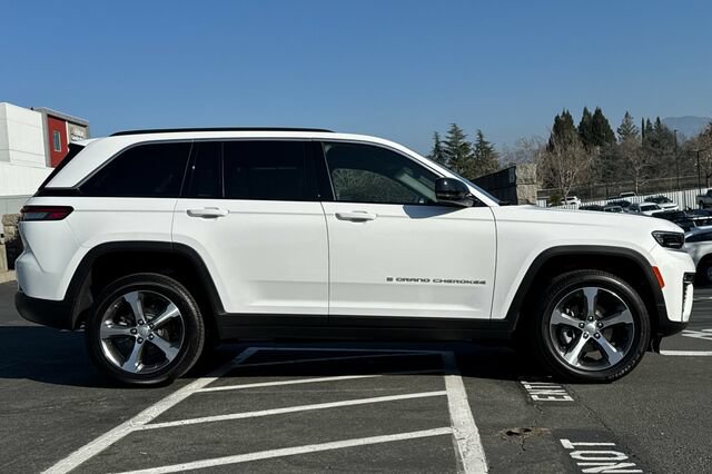 New 2026 Jeep Grand Cherokee Limited AWD/4WD image 3