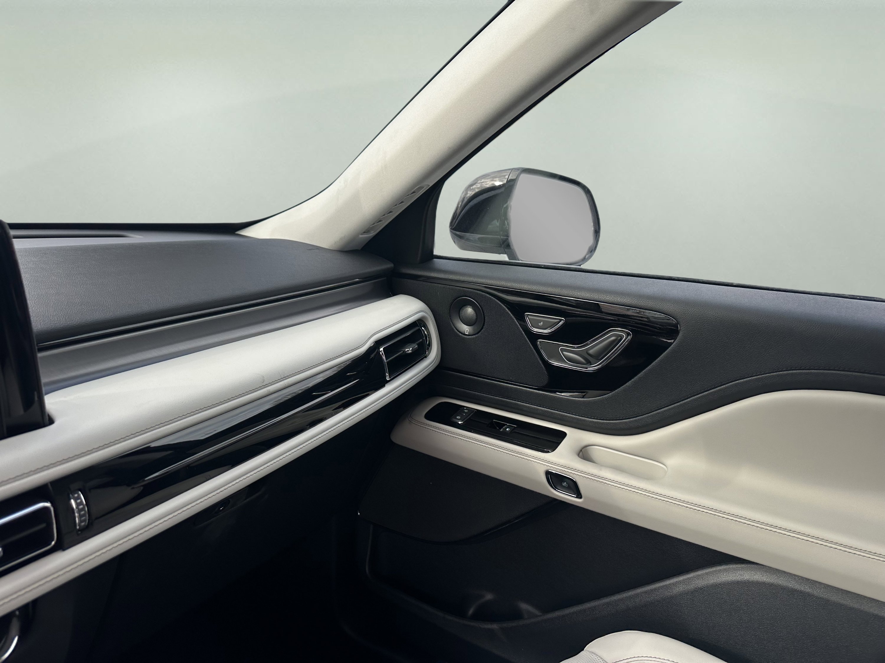 New 2026 Lincoln Aviator AWD image 18