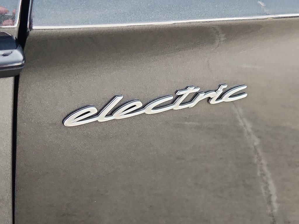 Certified 2025 Porsche Taycan image 29