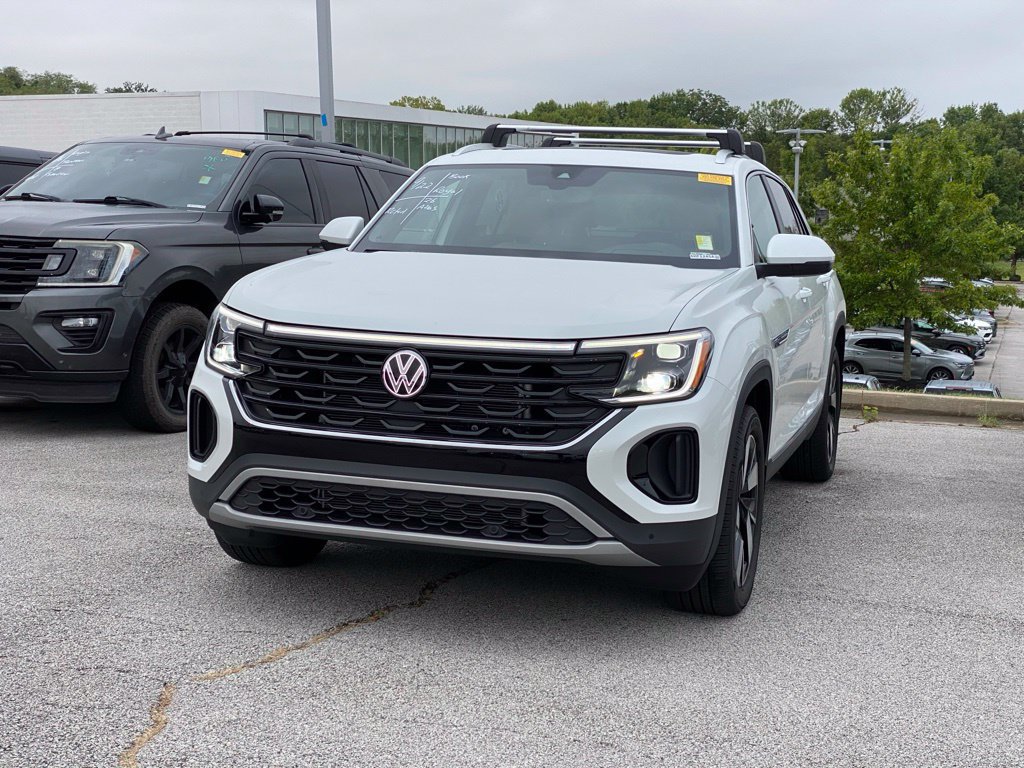Used 2026 Volkswagen Atlas Cross Sport SEL AWD/4WD image 3