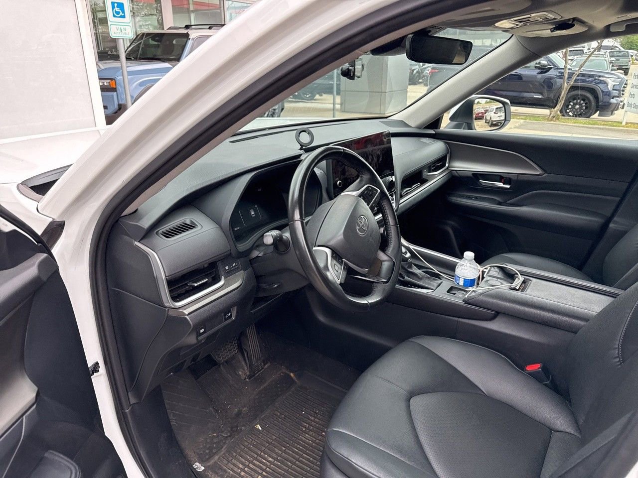Used 2024 Toyota Grand Highlander AWD image 4