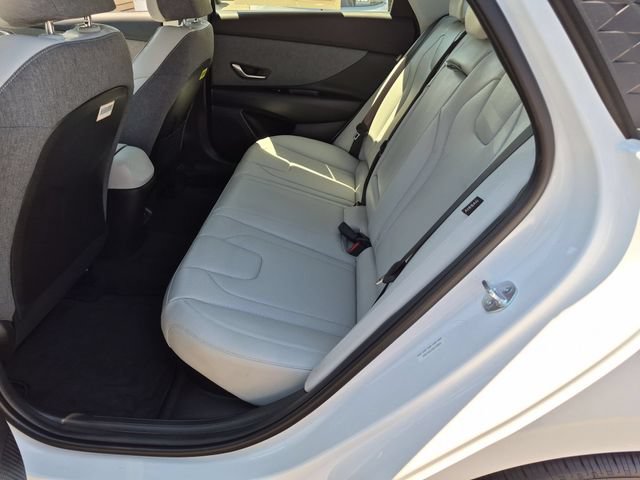 Used 2025 Hyundai Elantra Limited FWD image 16