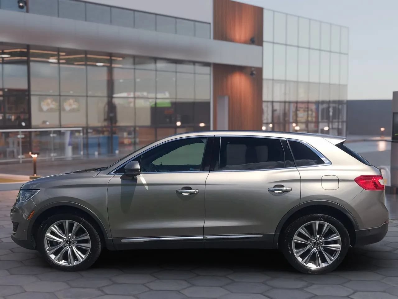 Used 2016 Lincoln MKX Reserve w/ Luxury Package AWD/4WD image 8