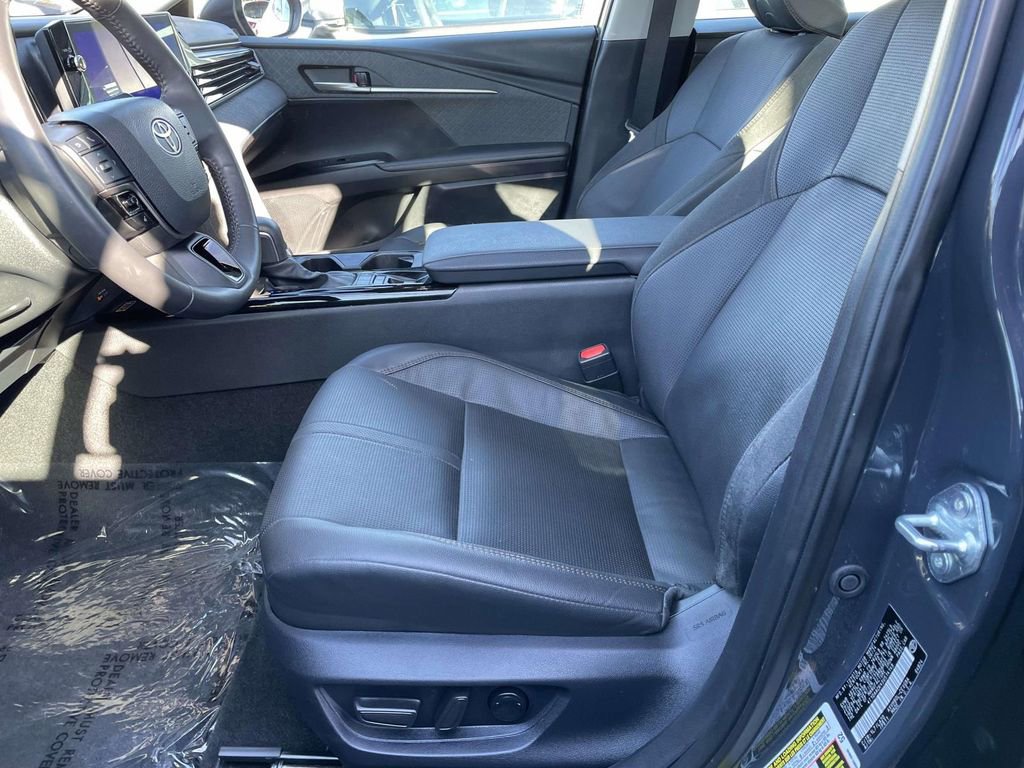 Used 2025 Toyota Camry XLE image 26