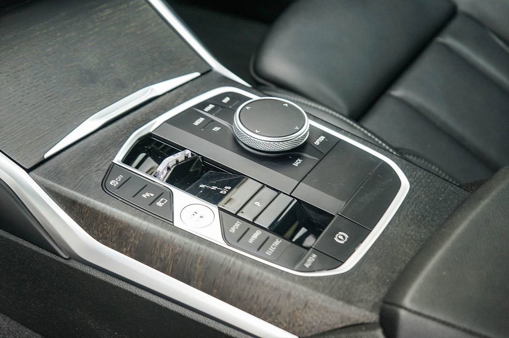 Used 2024 BMW 330e image 18