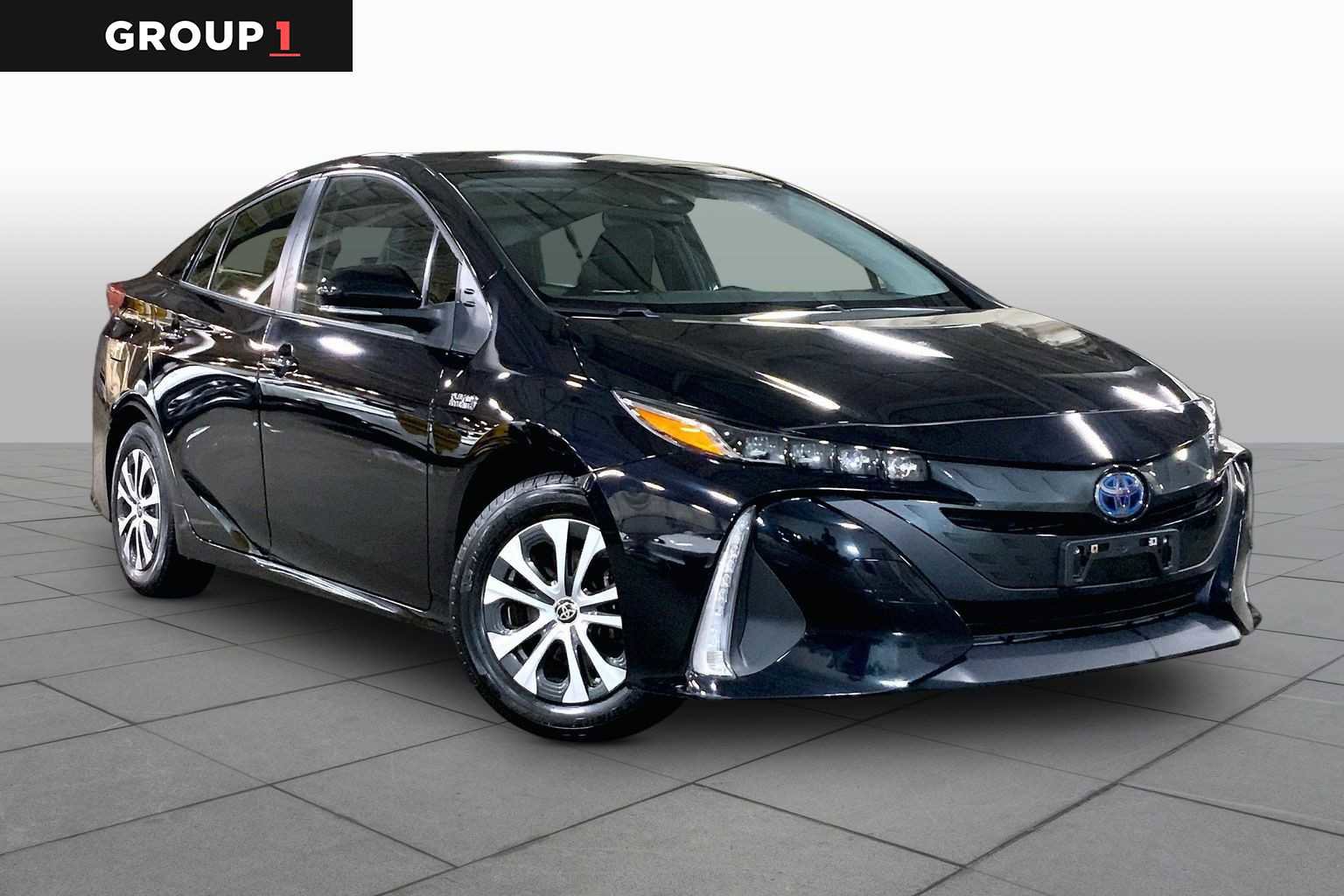 Used 2021 Toyota Prius Prime XLE FWD image 3