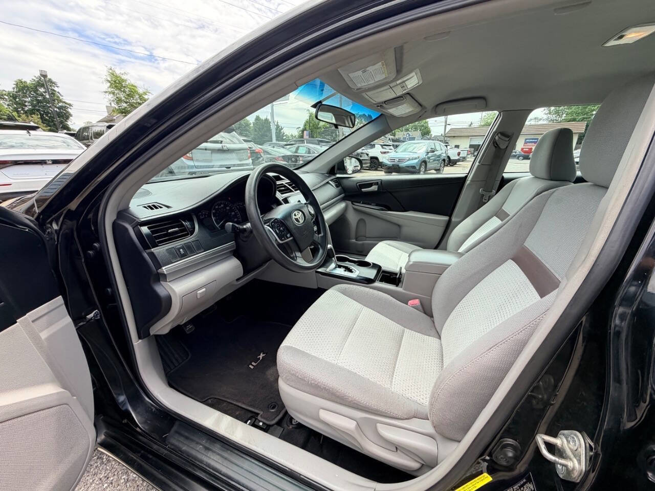 Used 2014 Toyota Camry LE FWD image 46