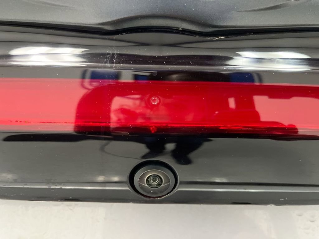 Used 2024 Chrysler Pacifica Premium image 12