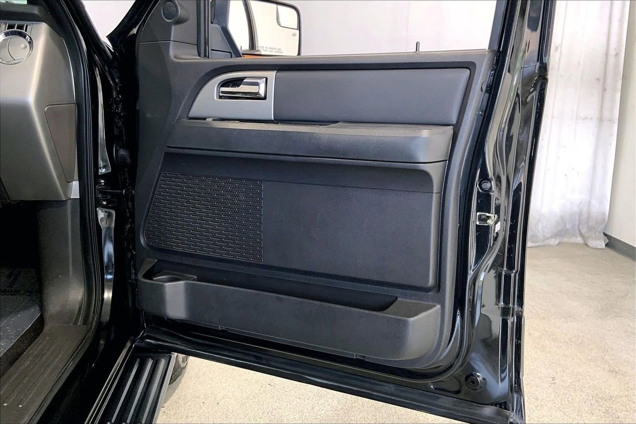 Used 2012 Ford Expedition Limited RWD image 26