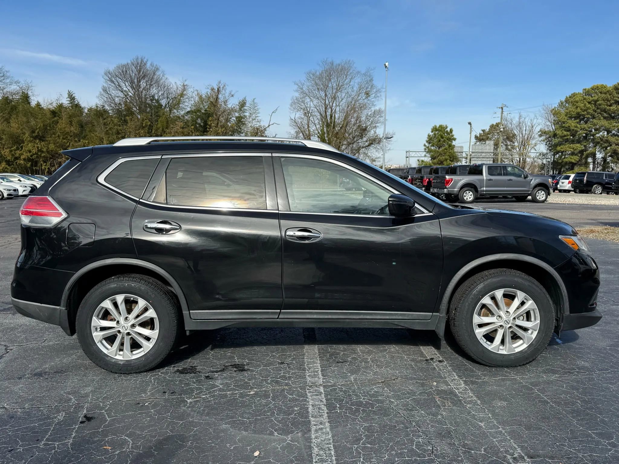 Used 2016 Nissan Rogue SV image 8