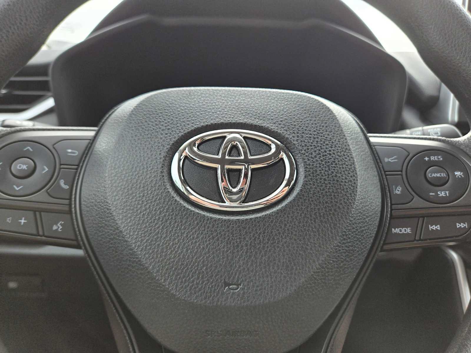 Used 2023 Toyota RAV4 XLE AWD/4WD image 22