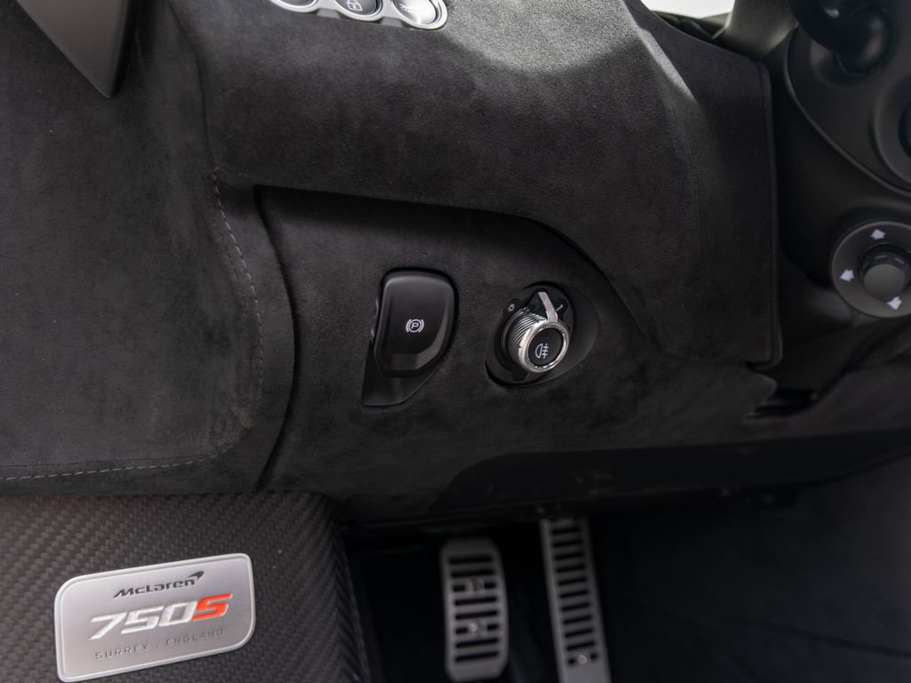 New 2026 McLaren 750S Spider RWD image 24