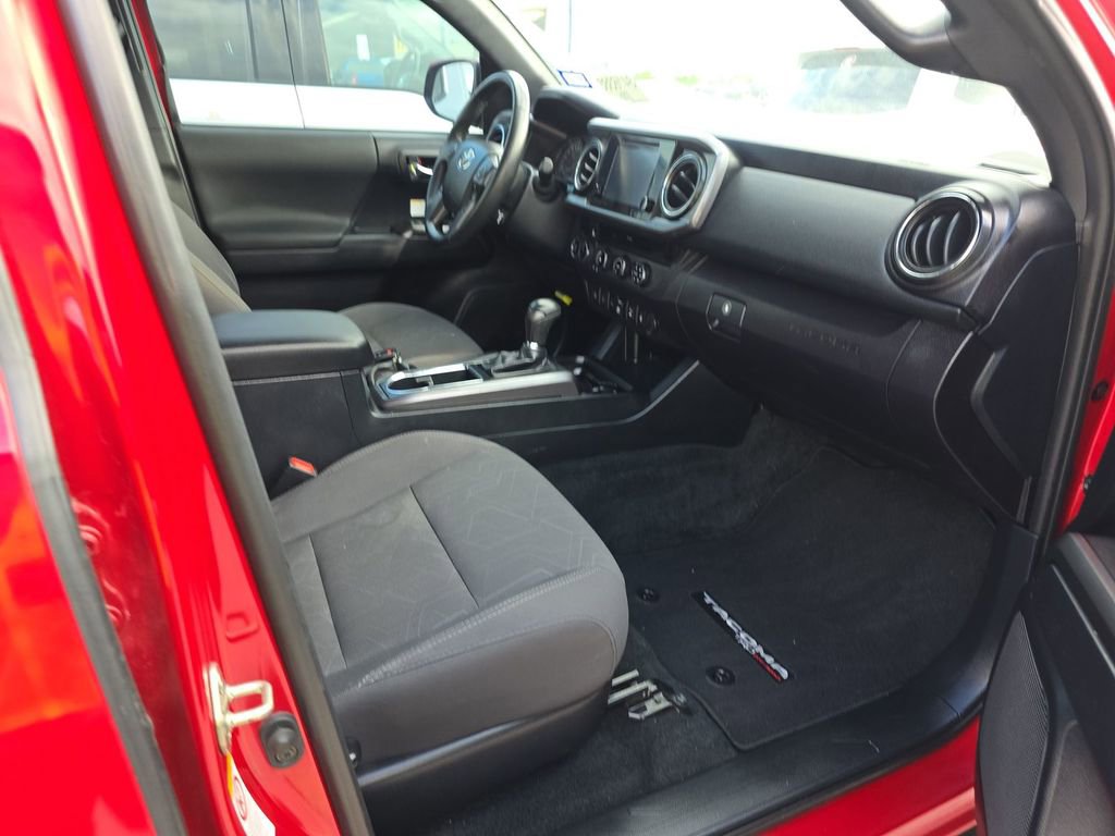 Used 2018 Toyota Tacoma TRD Off-Road w/ Technology Package image 3