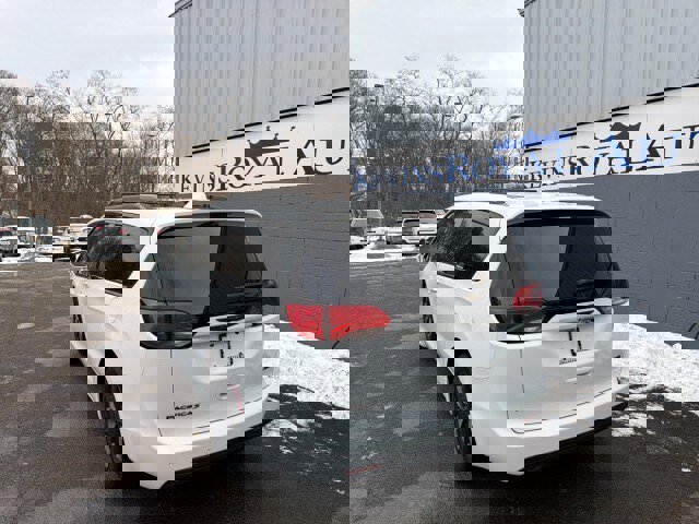 Used 2020 Chrysler Pacifica Touring-L w/ Advanced Safetytec Group image 8