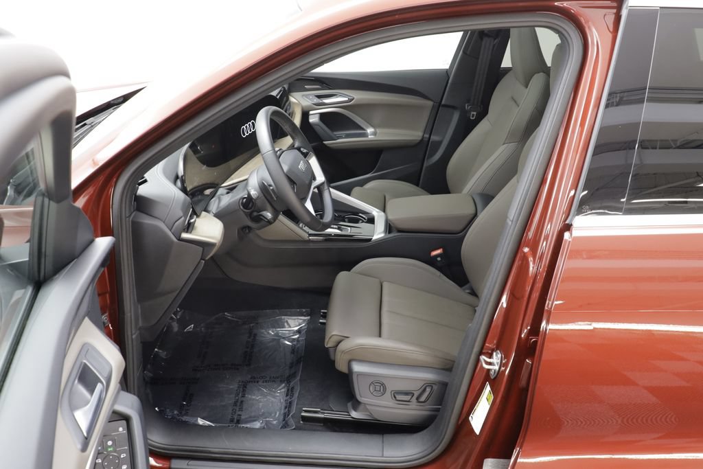 Used 2025 Audi Q5 Premium Plus w/ Premium Plus AWD/4WD image 6