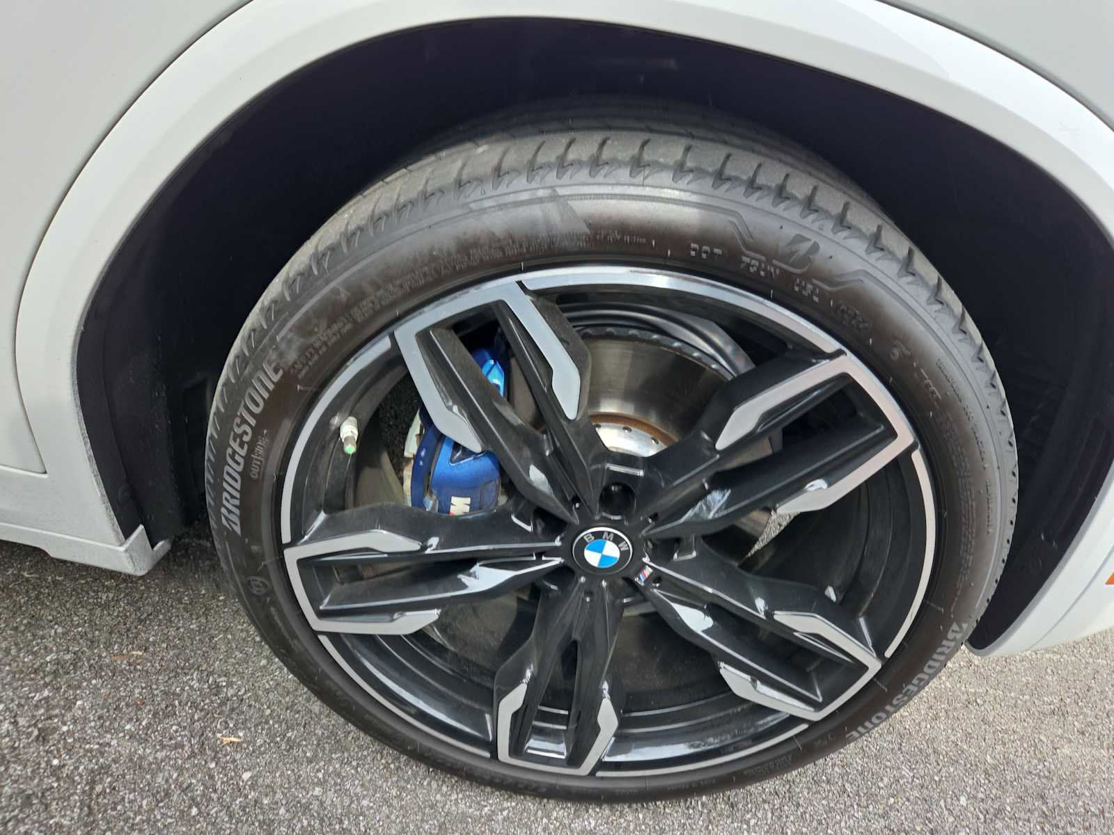 Used 2025 BMW X4 M40i w/ Premium Package image 2