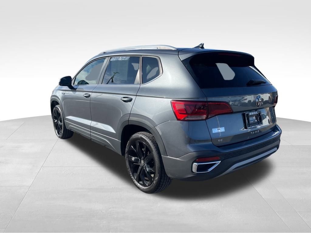 Used 2024 Volkswagen Taos SE image 3