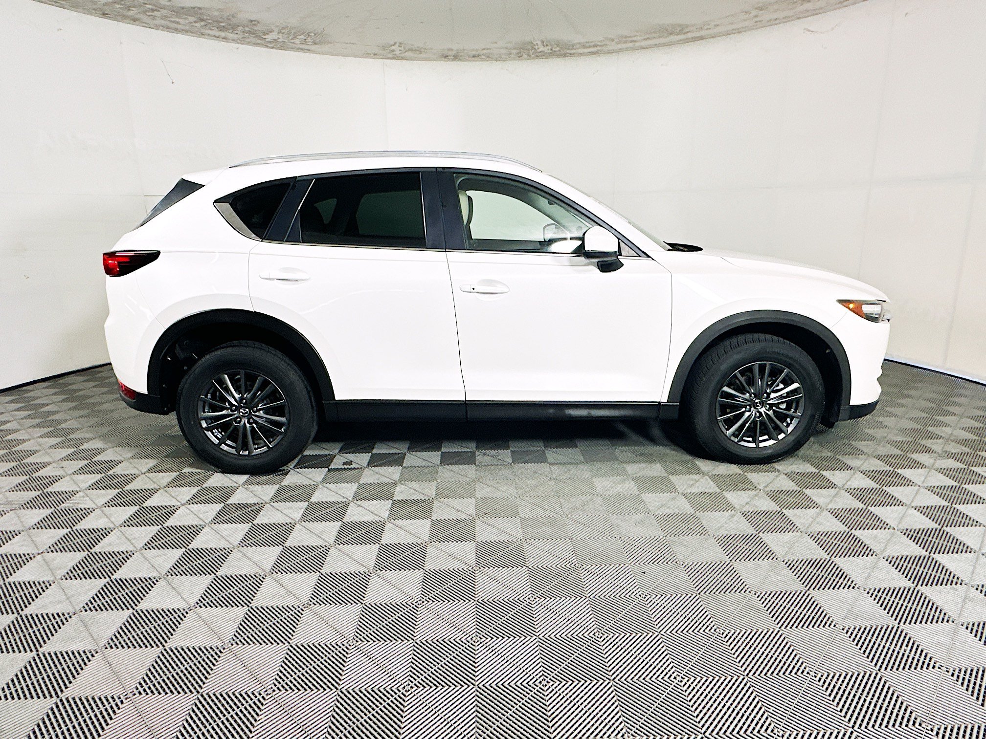 Used 2019 MAZDA CX-5 Touring FWD image 2