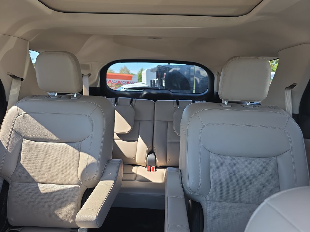 Certified 2023 Ford Explorer Limited w/ Limited Technology Package AWD/4WD image 39