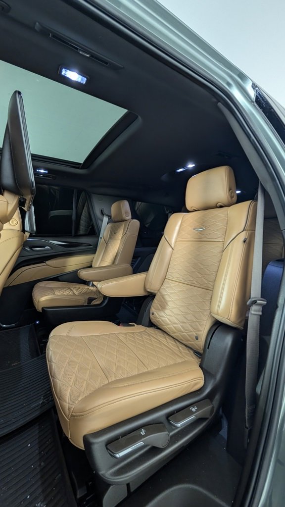 Certified 2024 Cadillac Escalade Sport w/ LPO, ONYX Package image 7