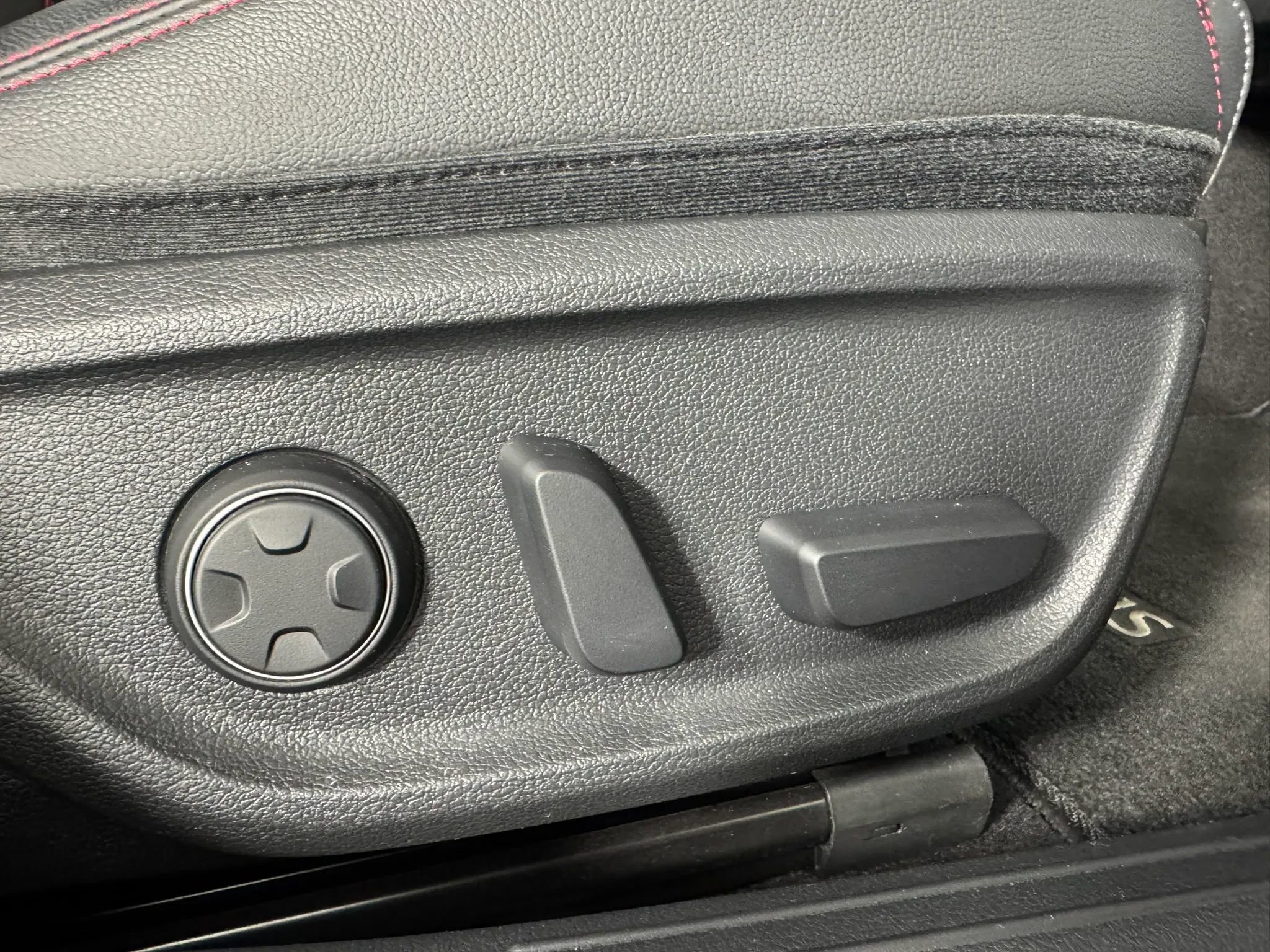 Used 2023 Genesis G70 2.0T w/ Sport Prestige Package AWD/4WD image 37