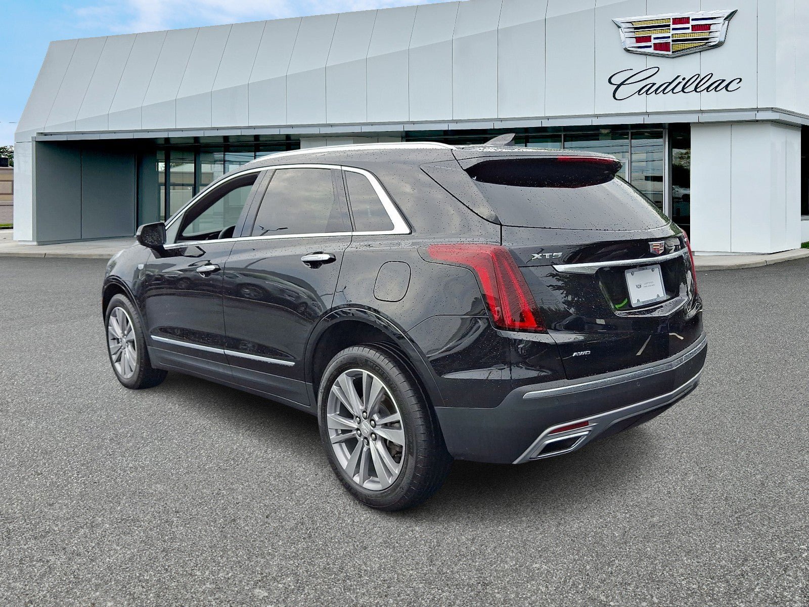 Certified 2024 Cadillac XT5 Premium Luxury w/ LPO, Floor Liner Package AWD/4WD image 3
