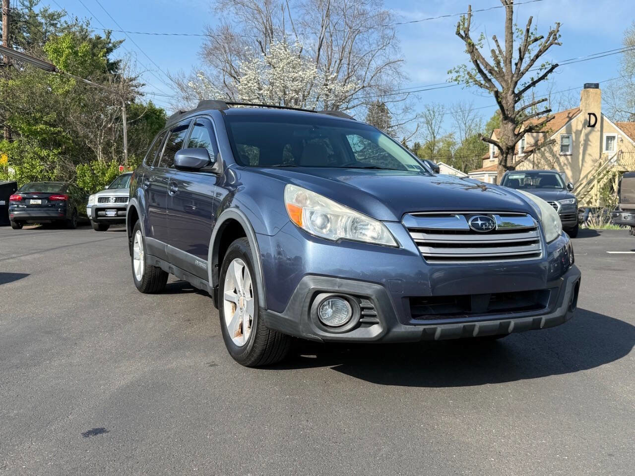Used 2013 Subaru Outback 2.5i Premium AWD/4WD image 1