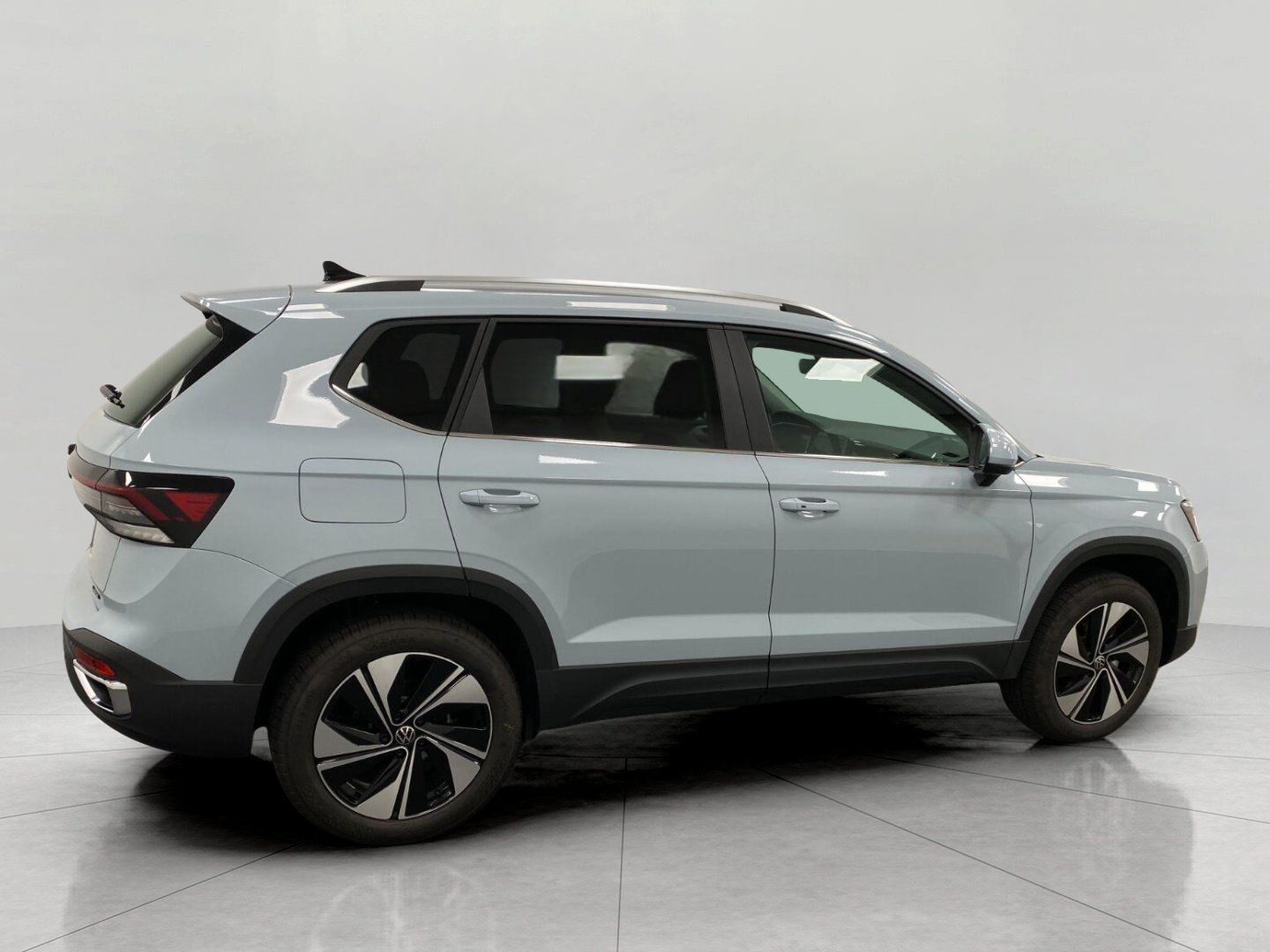 New 2026 Volkswagen Taos SE AWD/4WD image 2