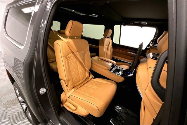 Used 2025 Jeep Grand Wagoneer L Series III w/ Rear-Seat Entertainment Group AWD/4WD image 25