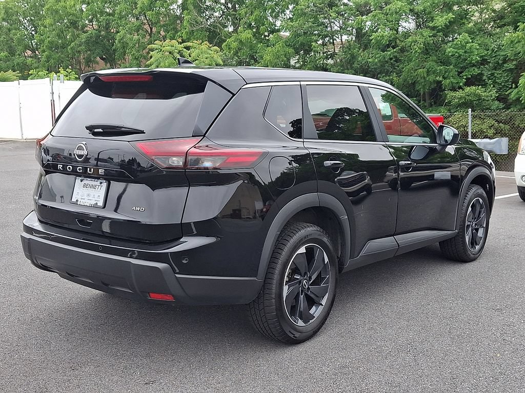 Used 2025 Nissan Rogue SV AWD/4WD image 6