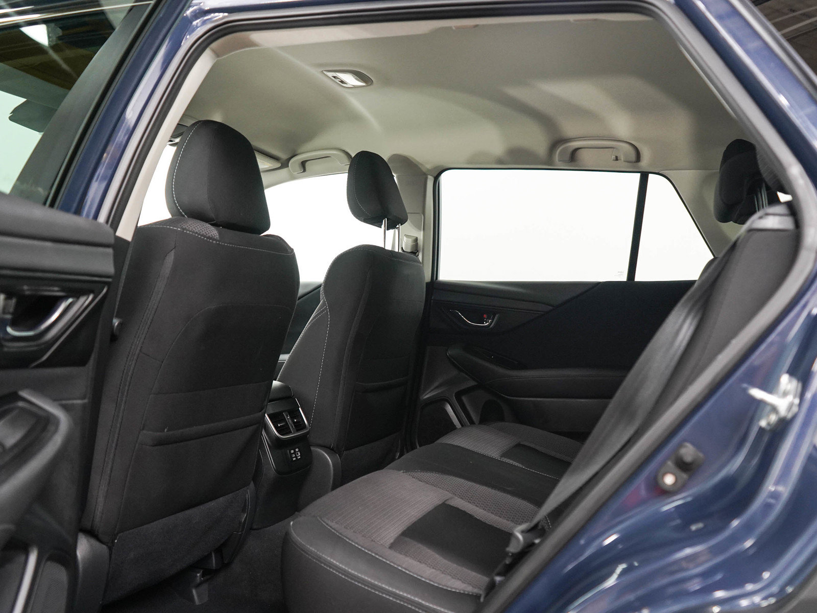 Used 2025 Subaru Outback Premium AWD/4WD image 18