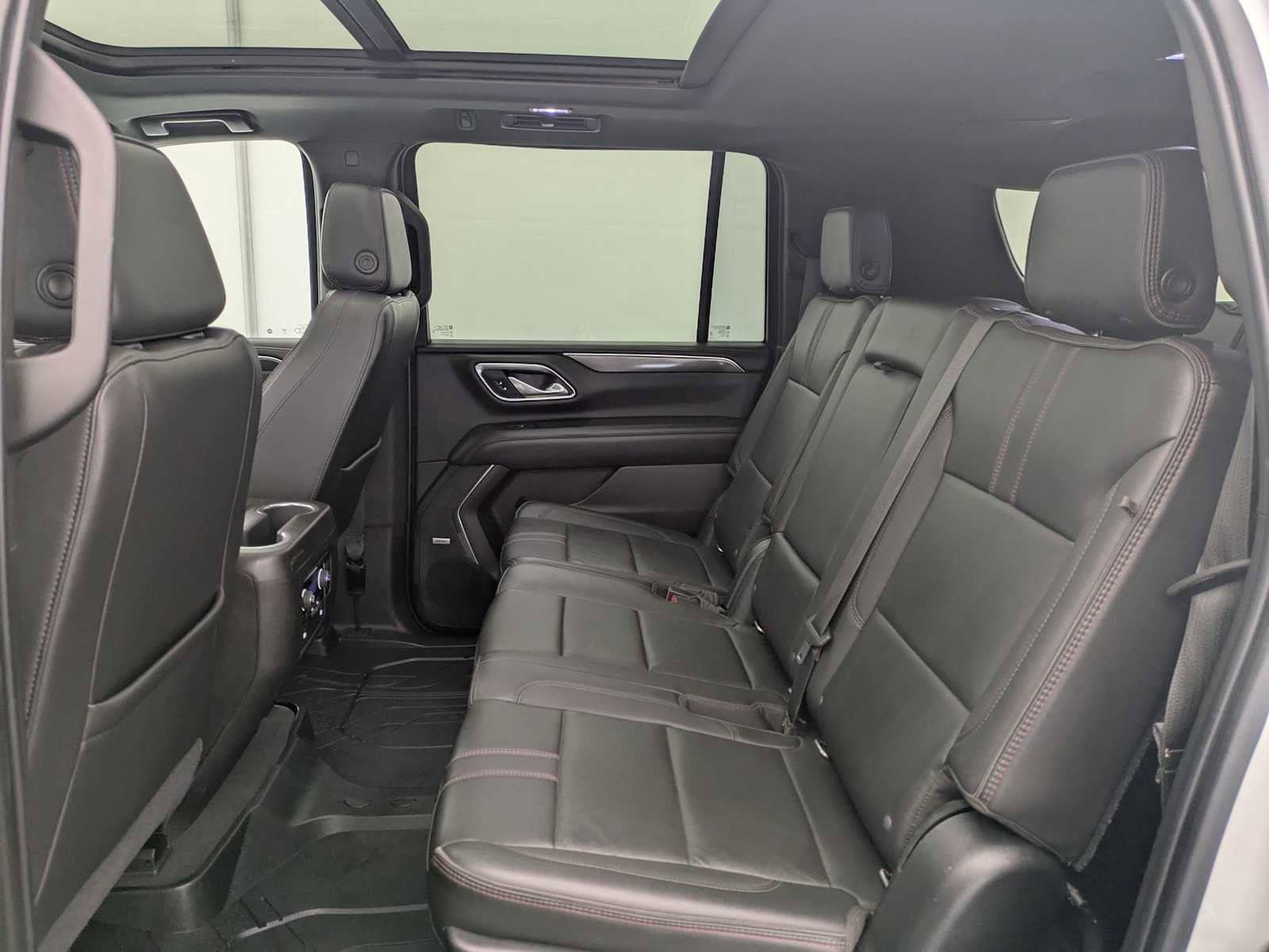 Used 2021 Chevrolet Suburban RST AWD/4WD image 21