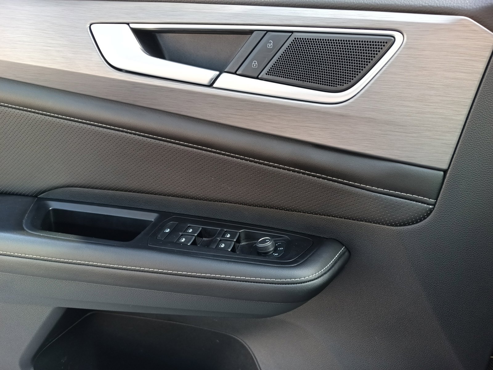 Used 2024 Volkswagen Atlas Cross Sport SE image 23