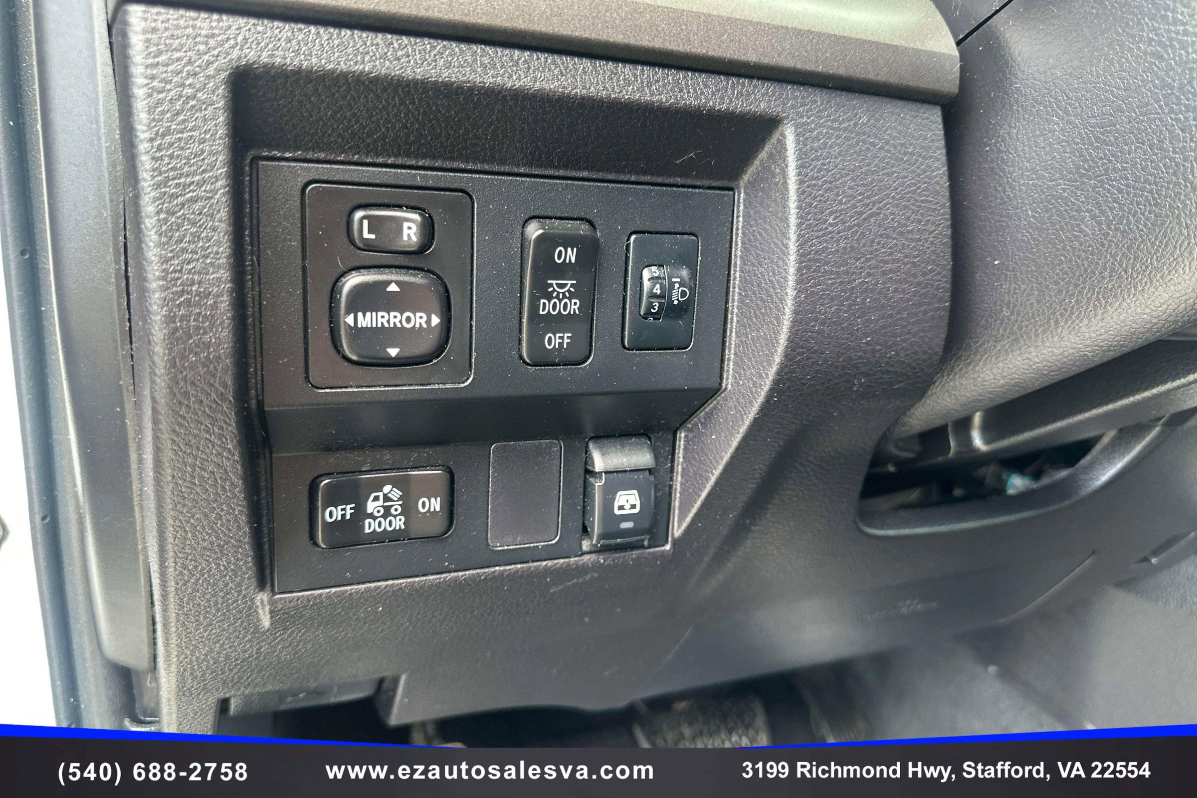 Used 2015 Toyota Tundra SR5 w/ SR5 Upgrade Package AWD/4WD image 22