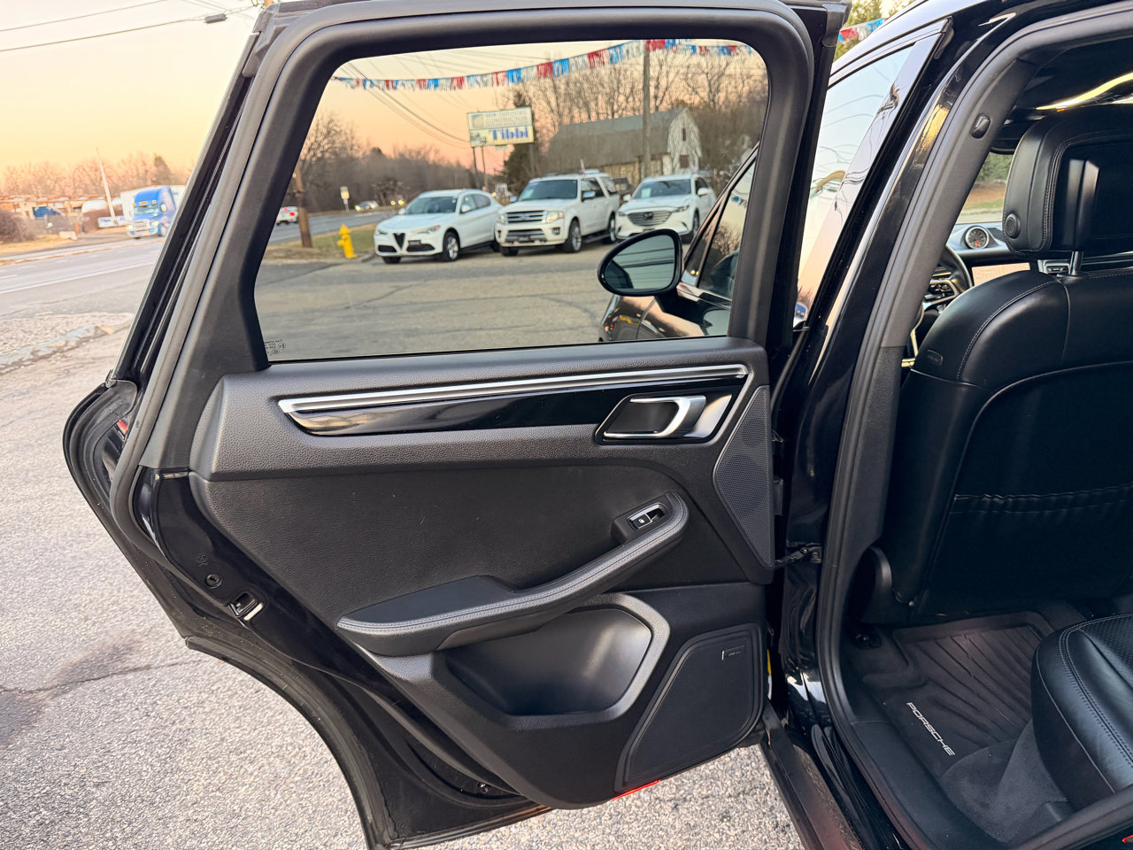 Used 2017 Porsche Macan S image 23