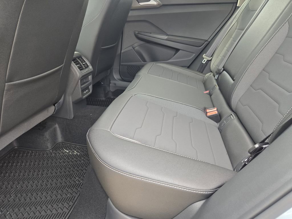 New 2026 Volkswagen Taos SE image 22