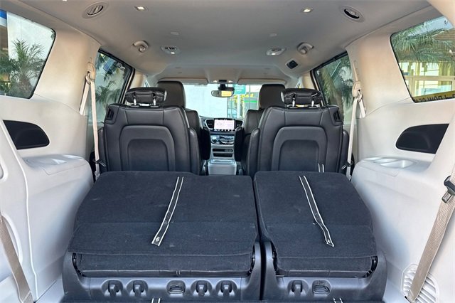 Used 2024 Chrysler Pacifica Touring-L image 19