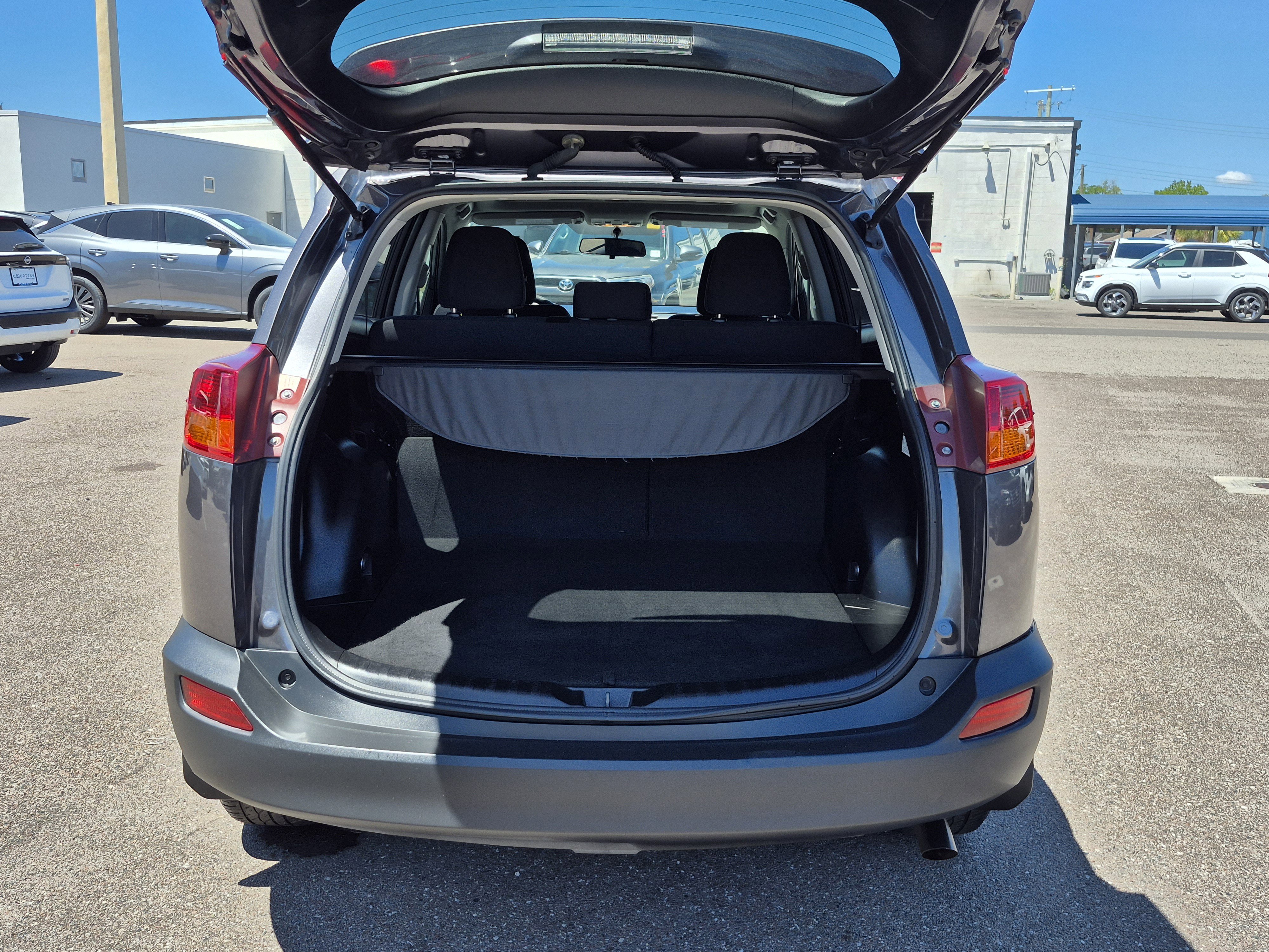 Used 2015 Toyota RAV4 XLE FWD image 11