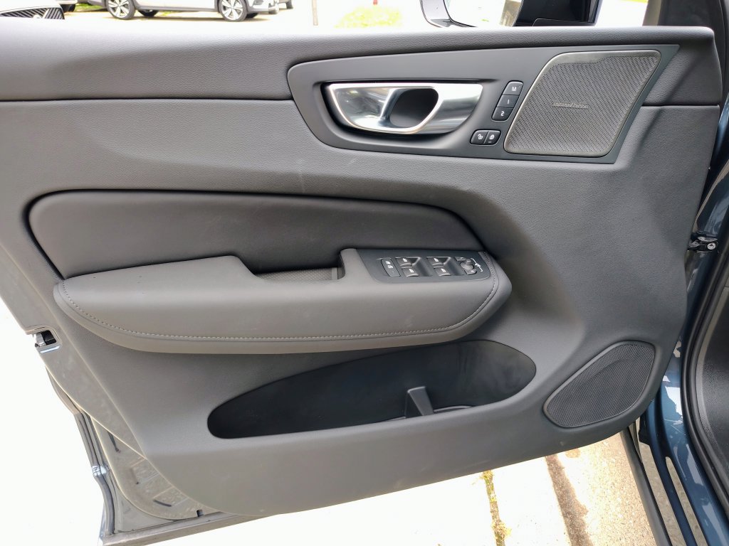 New 2027 Volvo XC60 B5 Ultra AWD/4WD image 9