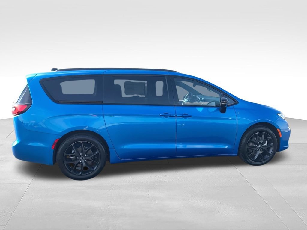 New 2026 Chrysler Pacifica Select FWD image 9