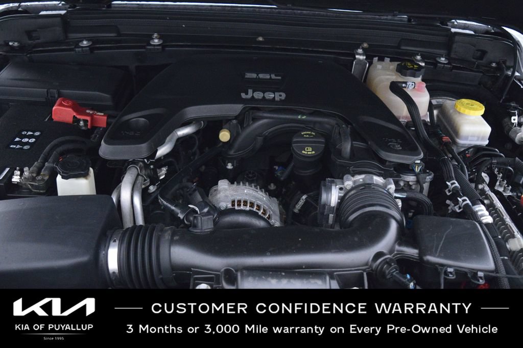 Used 2018 Jeep Wrangler Unlimited Sahara AWD/4WD image 21