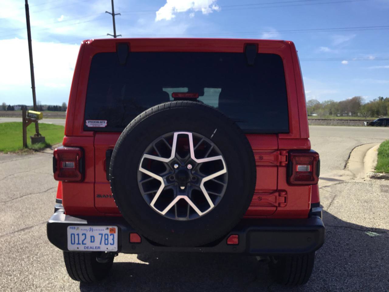 Used 2025 Jeep Wrangler Unlimited Sahara AWD/4WD image 9