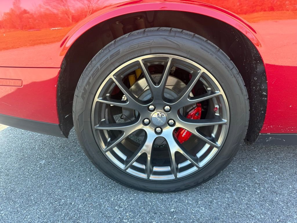 Used 2015 Dodge Challenger SRT w/ Technology Group image 10