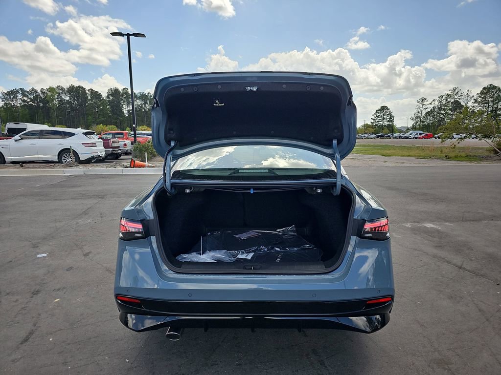 New 2026 Nissan Sentra SR w/ SR Premium Package FWD image 15