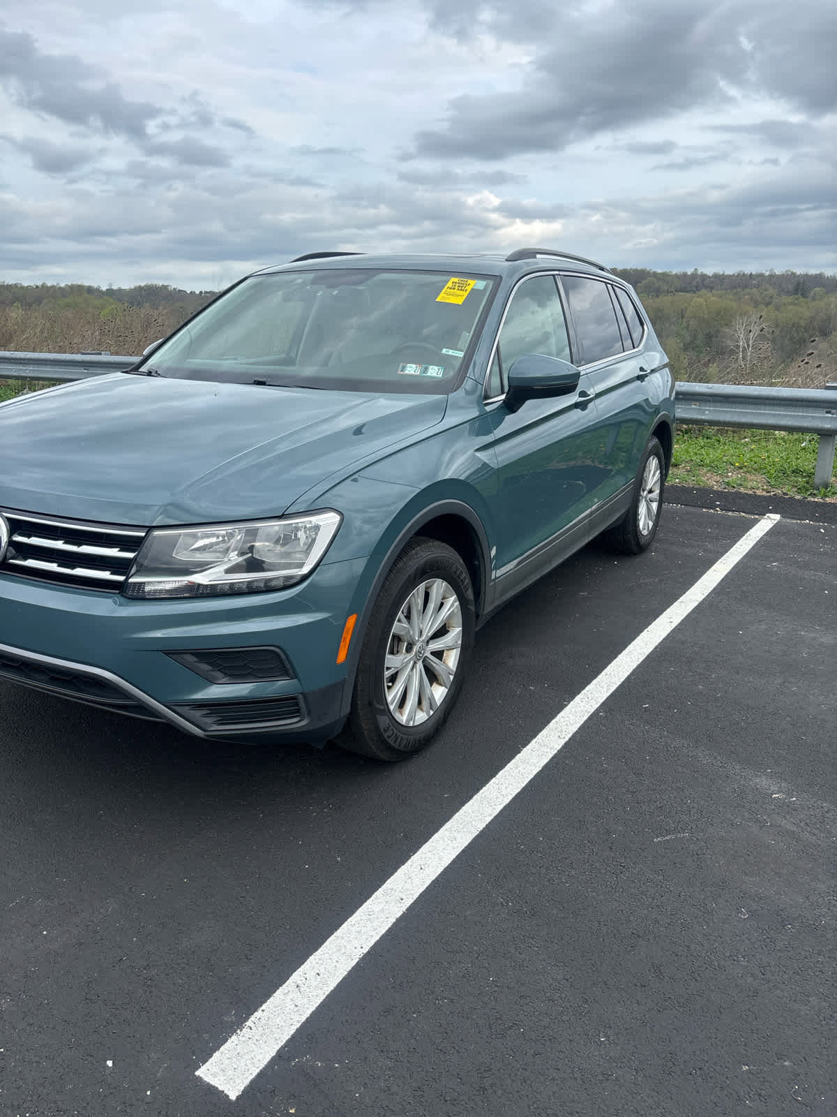 Used 2019 Volkswagen Tiguan SE w/ Panoramic Sunroof Package image 2