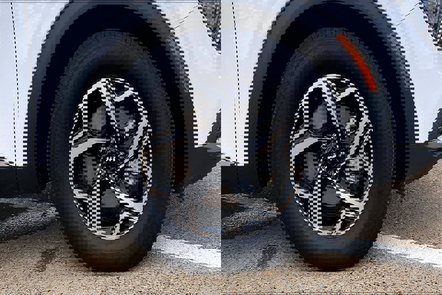 Certified 2025 Kia Sportage LX image 8