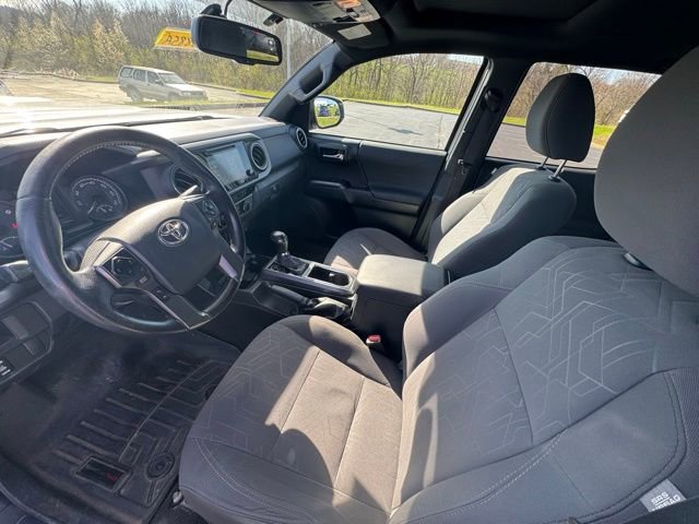 Used 2016 Toyota Tacoma TRD Sport w/ Premium & Technology Package image 11